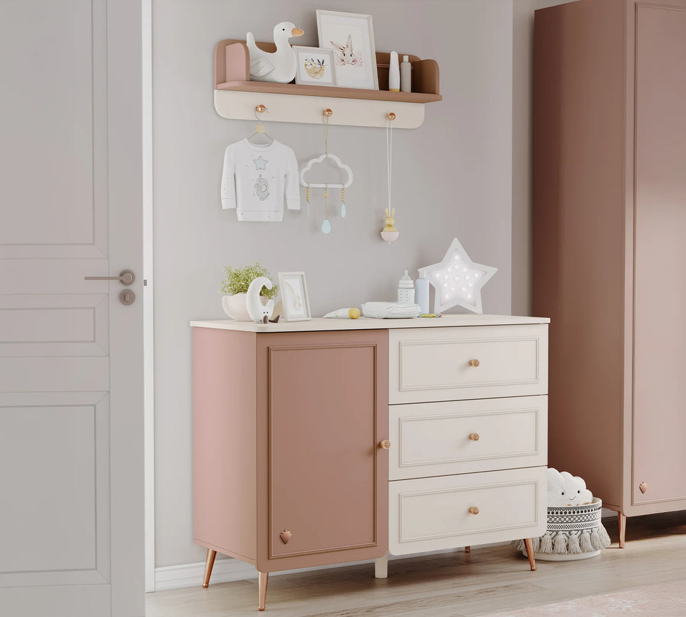 Elegance Baby raft i varur në mur