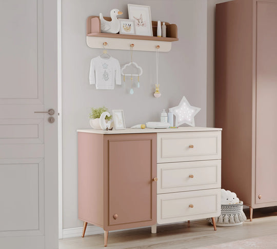 Elegance Baby raft i varur në mur