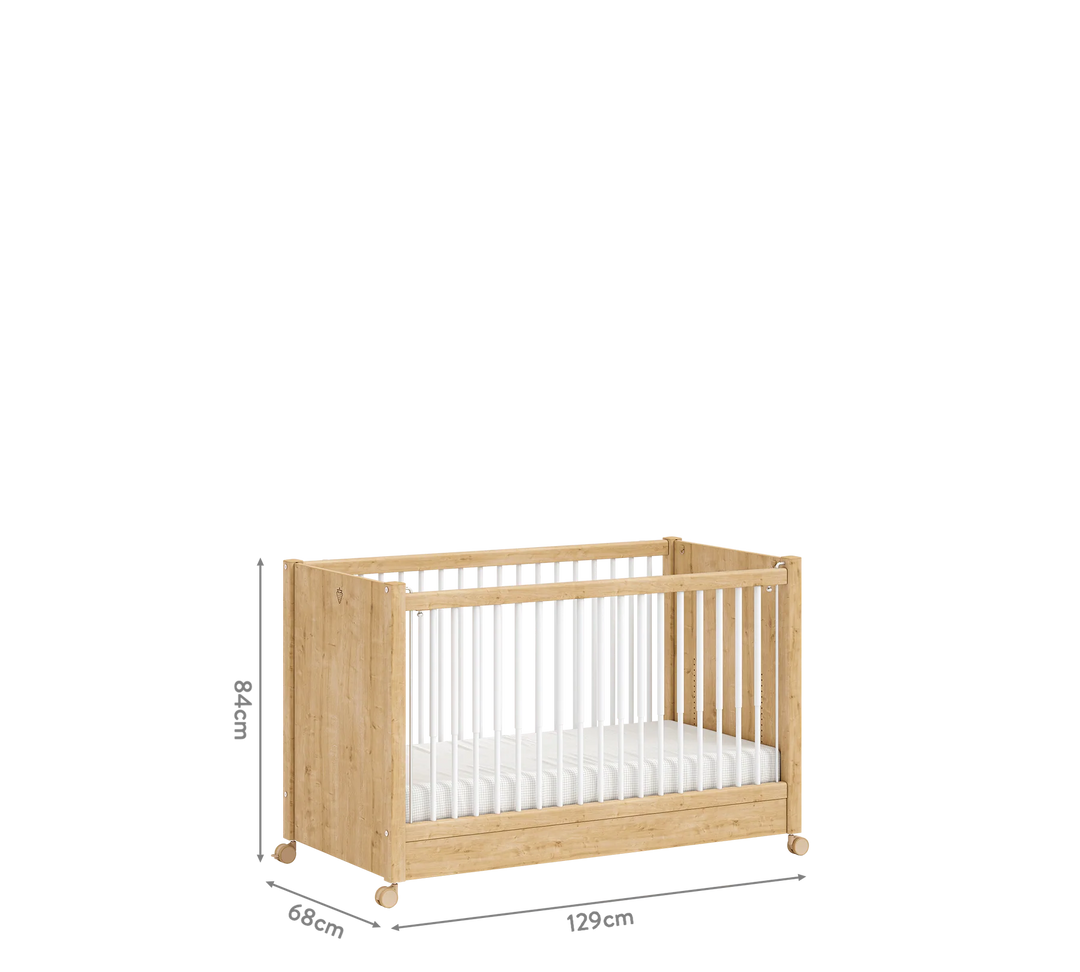 Krevat baby  ngjyre druri me rrota (60x120 cm)