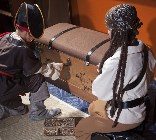 Pirate Sëndëk (tabure me Hapje)