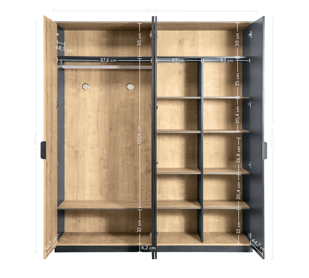 Black garderobe me 4 Dyer